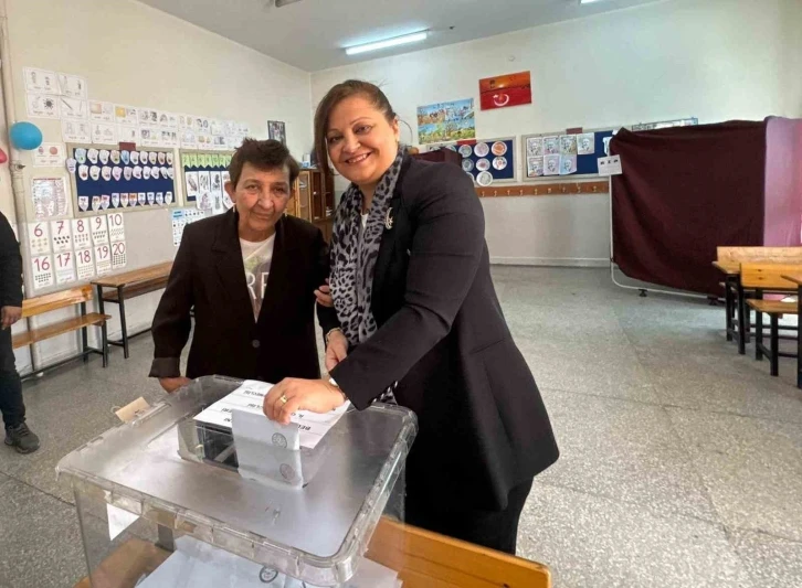 Cumhuriyet tarihi boyunca Afyon’un seçilen ilk kadın belediye başkanı oldu
