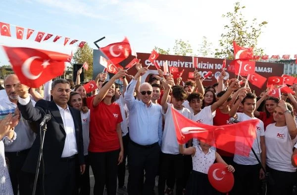 Cumhuriyetin 100'üncü yılı Akdeniz'de coşkuyla kutlandı