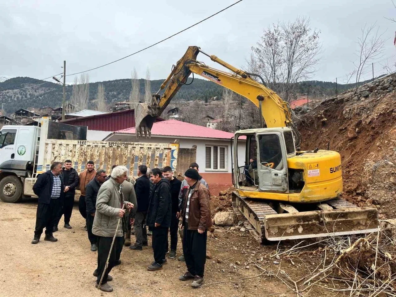 Dağ köyünde tarihinde ilk kez yol çalışması yapıldı
