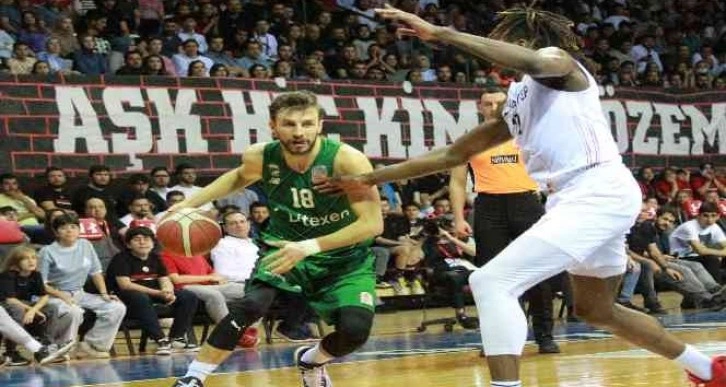 Darüşşafaka yarı finalde