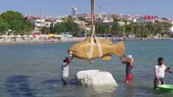 Datça Belediyesi denizin içine heykel yaptı