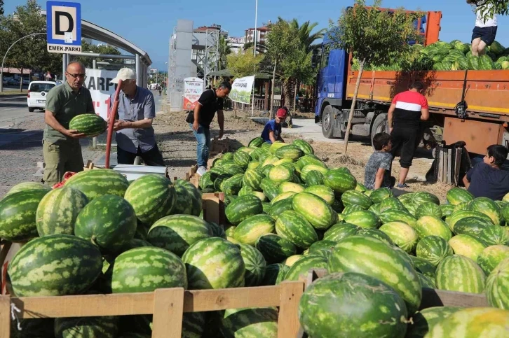 Dayanışma kampanyasında 400 ton karpuz vatandaşa ulaştı
