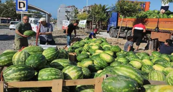 Dayanışma kampanyasında 400 ton karpuz vatandaşa ulaştı