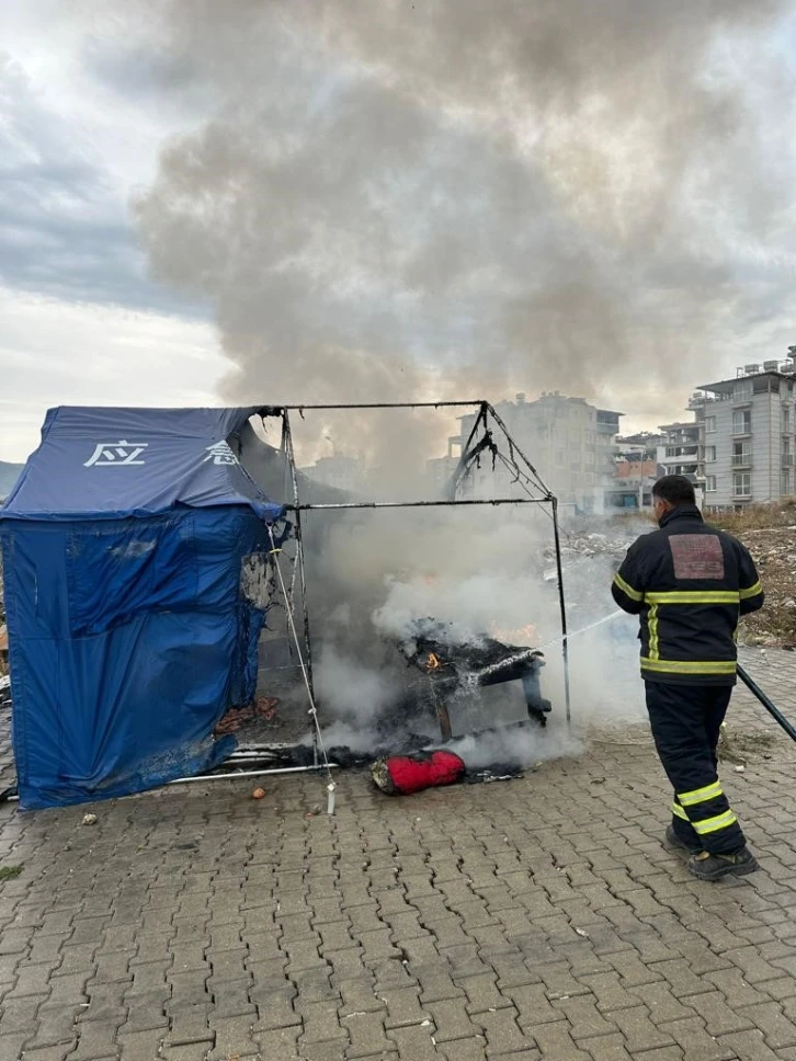 Defne’de çadırda çıkan yangın söndürüldü
