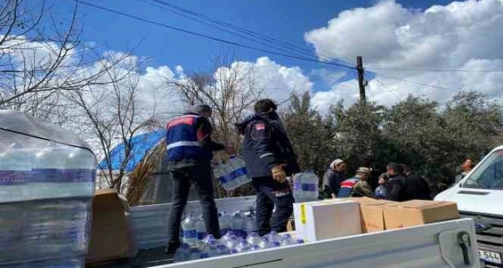 Defne İlçe Jandarma Komutanlığından vatandaşlara su yardımı