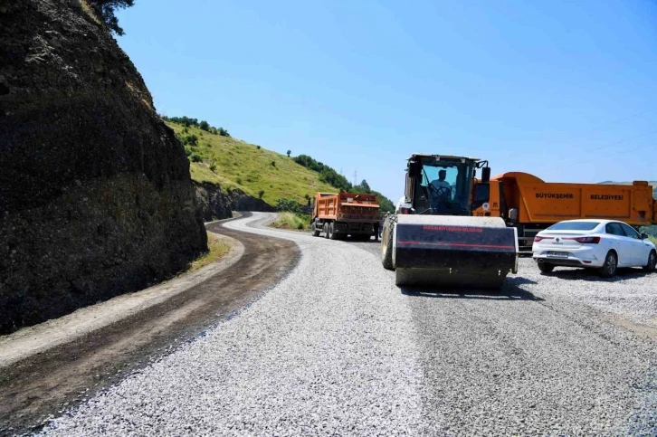 Demir: “Mahallelerimizin yol sorununu tek tek çözüyoruz”
