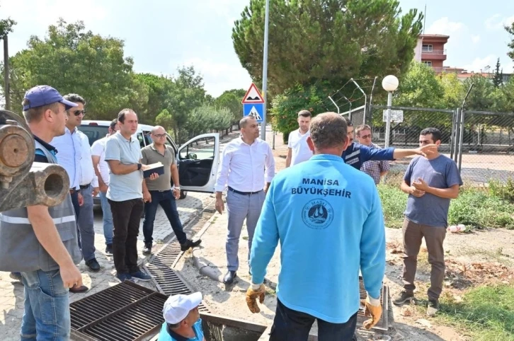 Demirci’deki sel felaketinin yaraları büyükşehir tarafından sarılıyor
