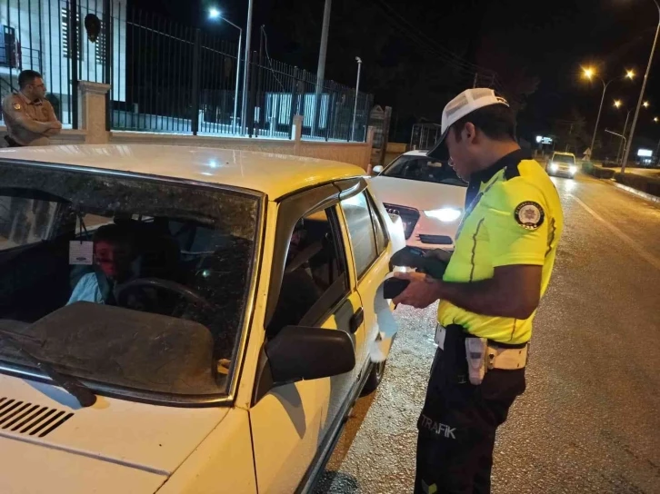 Denetiminde polis bir sürücüyü alkollü araç kullanırken yakaladı
