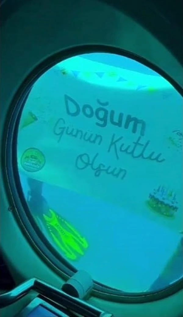 Deniz altında sürpriz doğum günü 