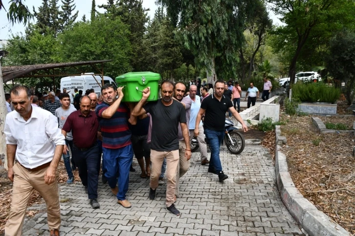 Denizde boğulan kız kardeşler, son yolculuklarına uğurlandı
