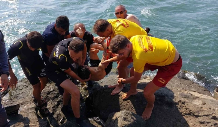 Denizde kaybolan 16 yaşındaki çocuk hayatını kaybetti
