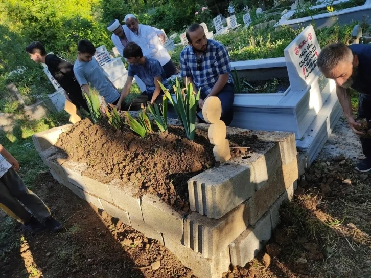 Denizden cansız bedeni çıkan genç toprağa verildi
