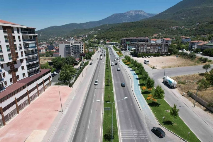 Denizli - Antalya karayolunda çalışmalar devam ediyor
