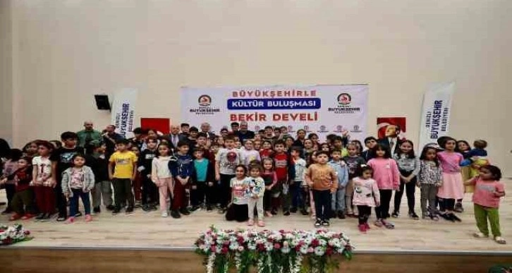 Denizli Büyükşehir afetzedelere moral oluyor