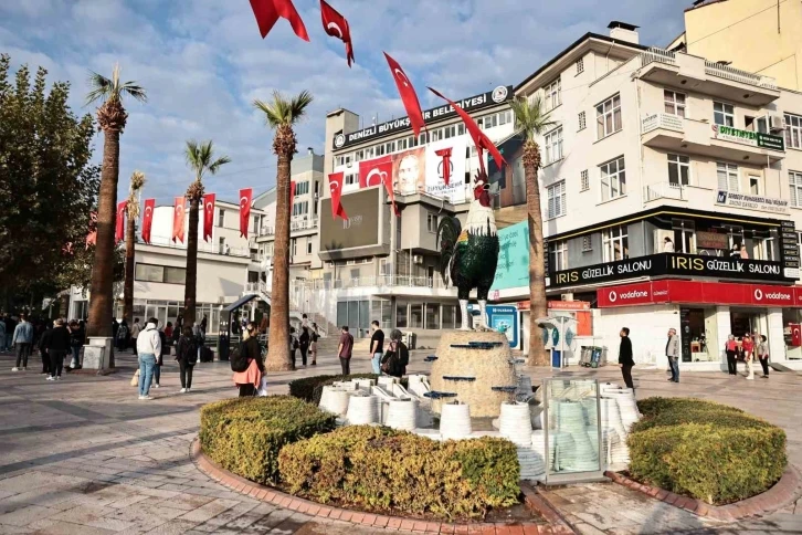 Denizli Büyükşehir Ata’sının huzurunda
