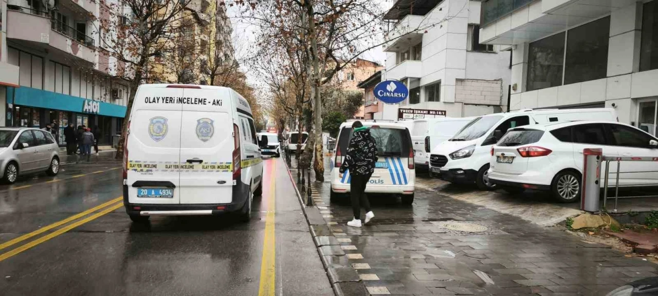 Denizli’de 6. kattan kendisini aşağıya bırakan genç hayatını kaybetti
