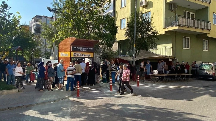 Denizli’de halk ekmek satışlarına vatandaşlardan yoğun ilgi
