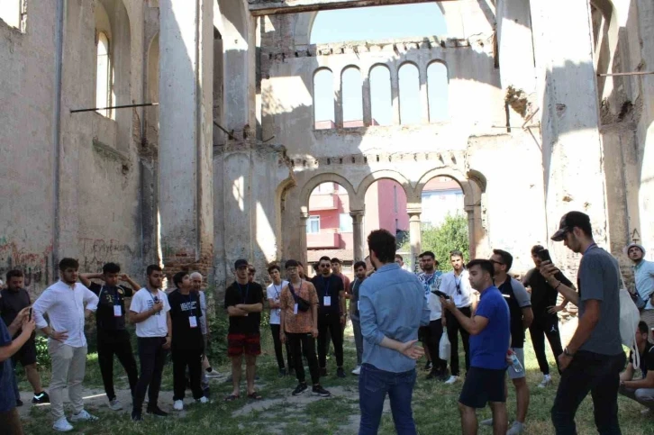 Denizli’den gelen öğrenciler Osmaneli’ni gezdi
