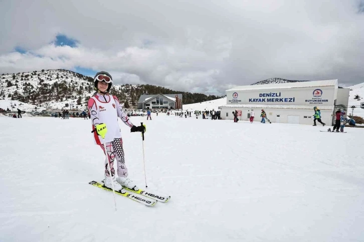 Denizli Kayak Merkezi genç sporcunun başarı merdiveni oldu
