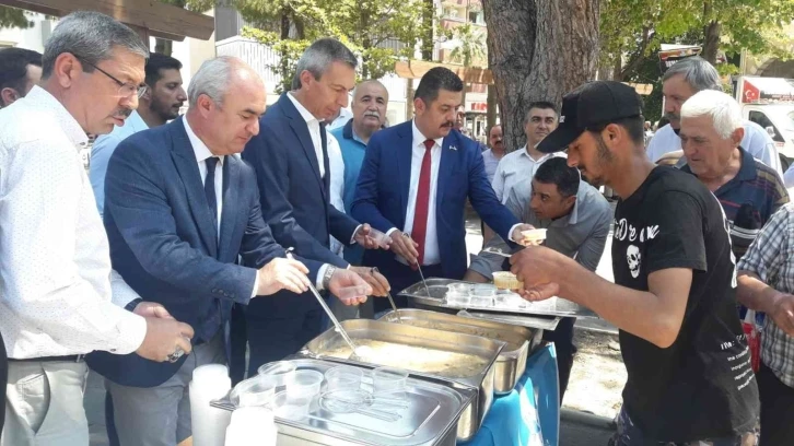 Denizli Ülkü Ocaklarından aşure ikramı
