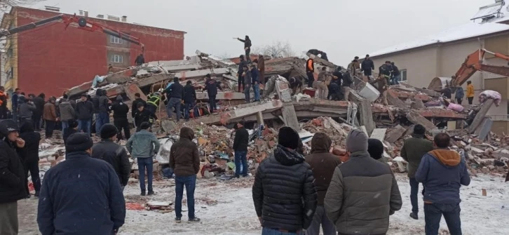 Deprem bölgelerine sağlık personeli ve ihtiyaç malzemesi duyurusu
