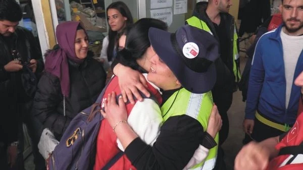 Deprem bölgesi Osmaniye’ye gelen Güney Koreli gönüllüler, ülkelerine uğurlandı