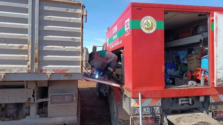 Deprem bölgesinde bozulan araçların imdadına seyyar tamir aracı yetişiyor
