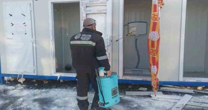 Deprem bölgesinde hastalığın önüne geçmek amacıyla hijyen elden bırakılmıyor