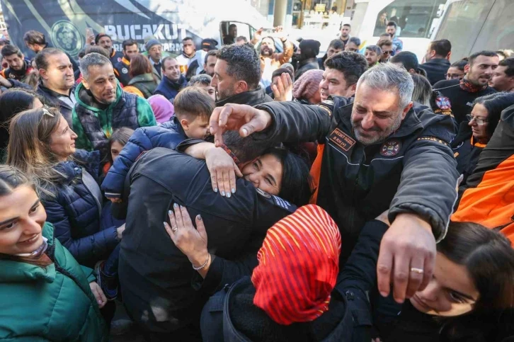 Deprem bölgesinden dönen BUCAKUT’a duygusal karşılama
