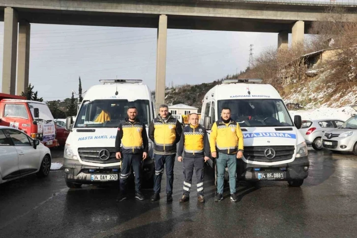 Deprem bölgesine ambulans ve sağlık ekibi sevk edildi
