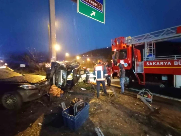 Deprem bölgesine giderken kazaya karıştılar: 2 yaralı
