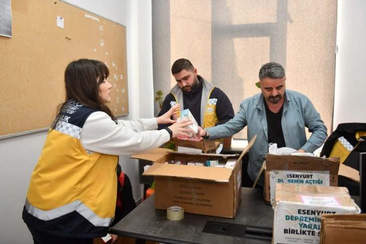 Deprem bölgesine ilaç ve medikal malzeme desteği sürüyor