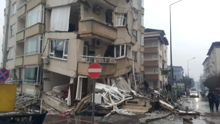 Deprem Hatay’ı adeta yıktı geçti
