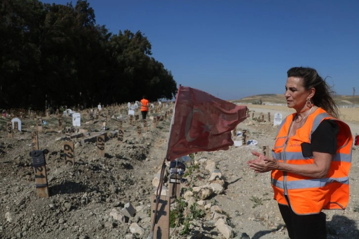 Deprem mezarlığı yardımsever İspanyolların yüreklerini burktu