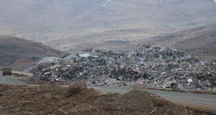 Deprem sonrası molozlar geri dönüşüme kazandırılıyor