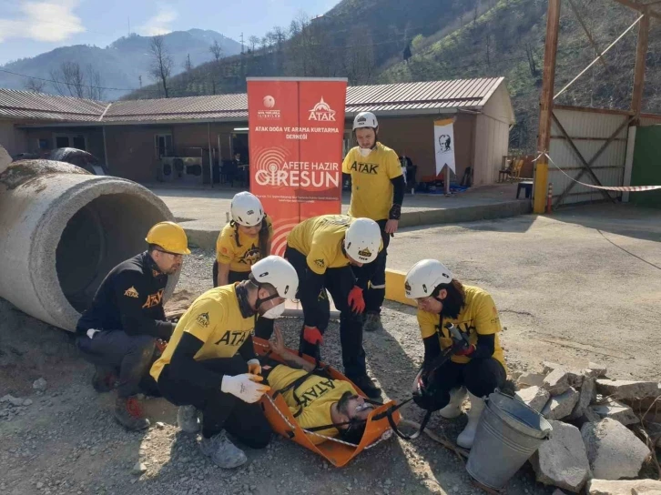 Deprem tatbikatı gerçeğini aratmadı
