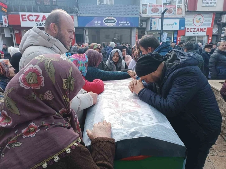 Depremde enkaz altında kalan genç toprağa verildi
