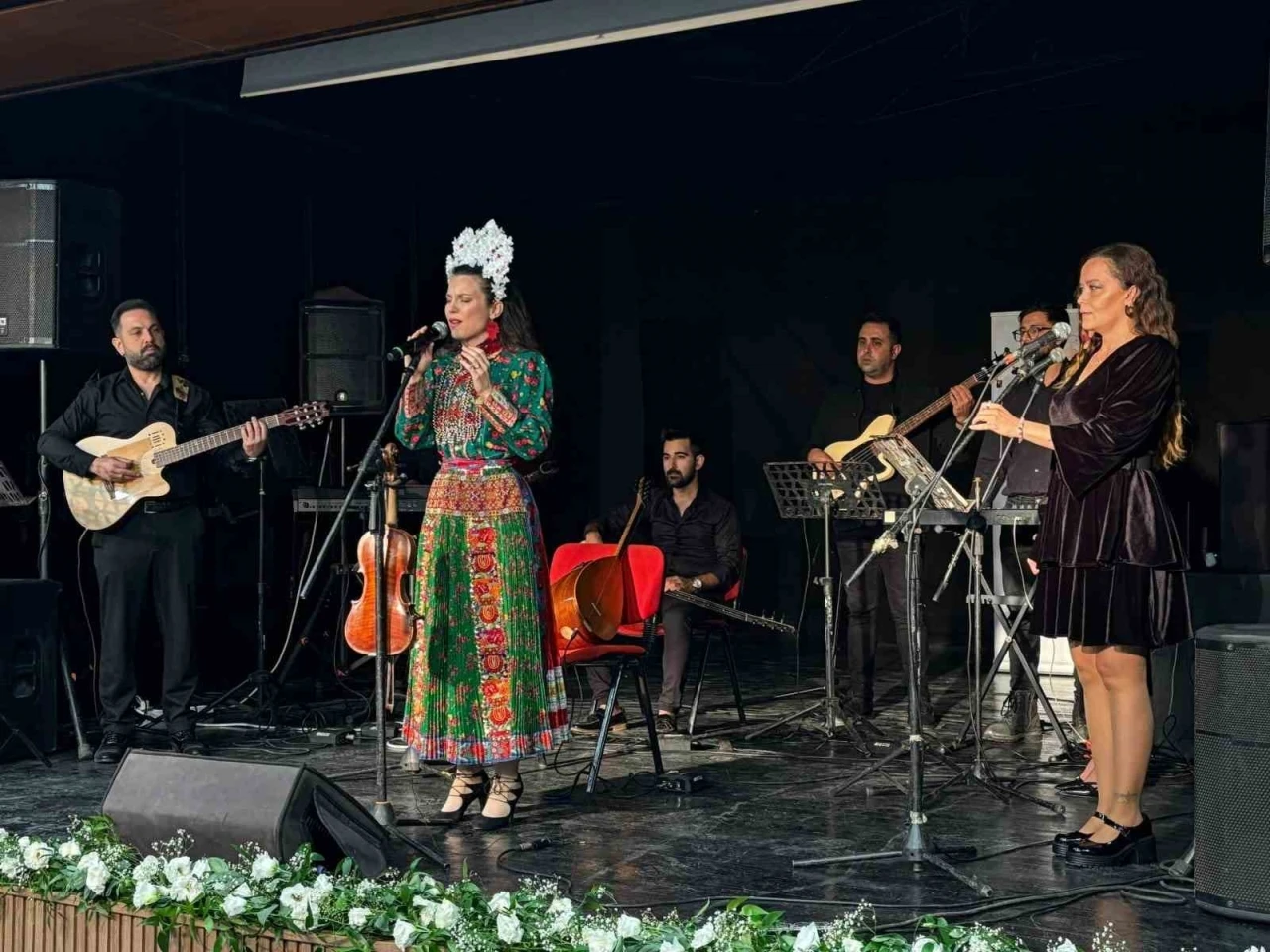 Depremde hasar gören Bela Bartok Konferans ve Sergi Salonu yeniden açıldı
