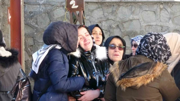 Depremde hayatını kaybeden 5 kişilik aile Isparta’da toprağa verildi
