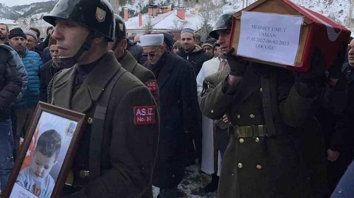 Depremde hayatını kaybeden baba ve oğul toprağa verildi
