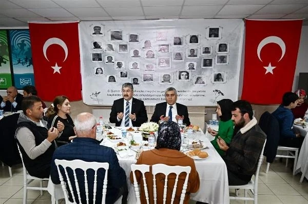 Depremde hayatını kaybeden öğretmen yakınları ve yakınlarını kaybetmiş öğretmenlere iftar