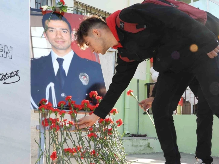 Depremde hayatını kaybeden polis Barış Berber’in adı kütüphanede yaşatılacak
