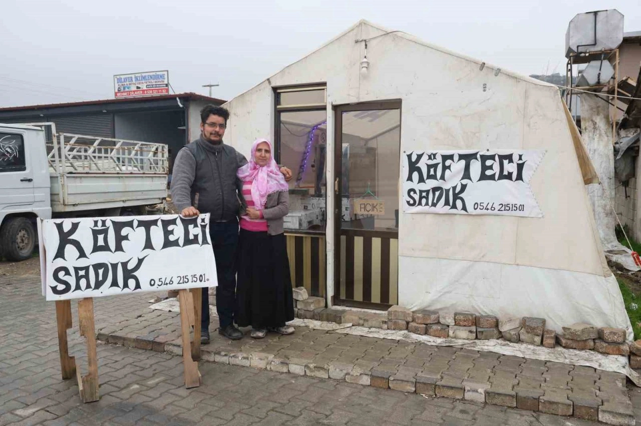 Depremde kendilerine ev olan çadır şimdi ekmek tekneleri oldu