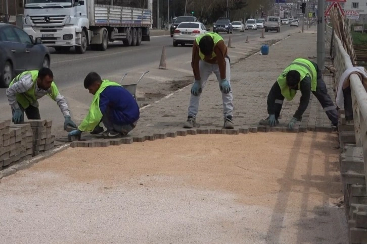 Depremin merkezi Pazarcık normale dönüyor: Afetzedelerin yaraları sarılıyor