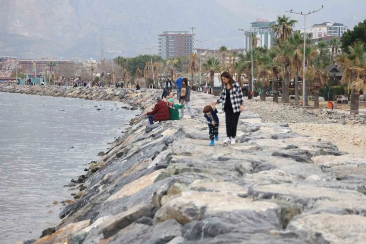 Depremin vurduğu Hatay’da, vatandaşlar yeni yılın 2023’ü unutturmasını temenni etti
