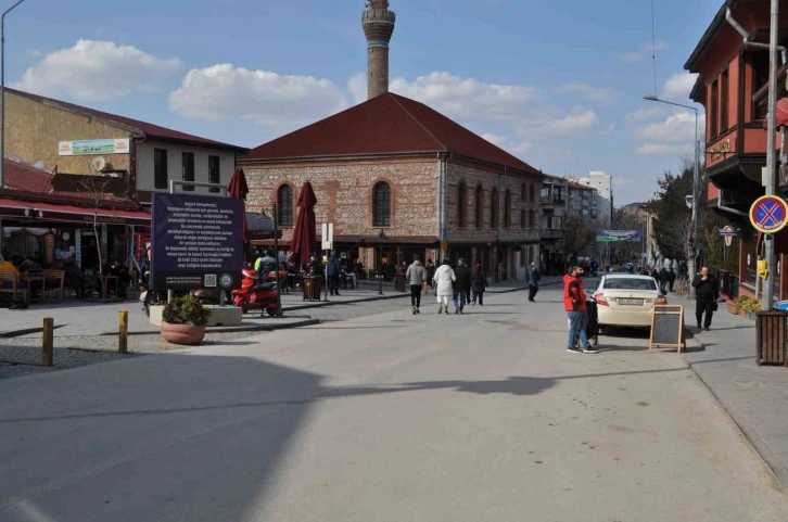 Depremlar Odunpazarı bölgesindeki esnafların da işlerini olumsuz etkiledi
