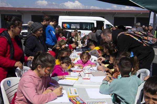 Depremzede çocuklar çizim atölyesinde buluştu