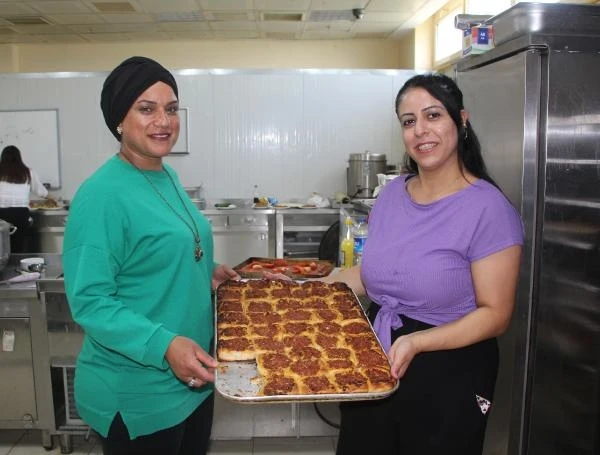 Depremzedeler Hatay mutfağı örneklerini sundu