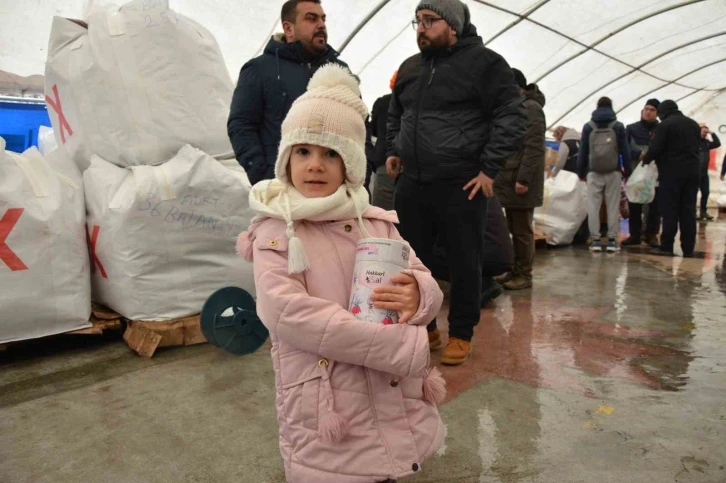 Depremzedeler için Sındırgı tek yürek oldu
