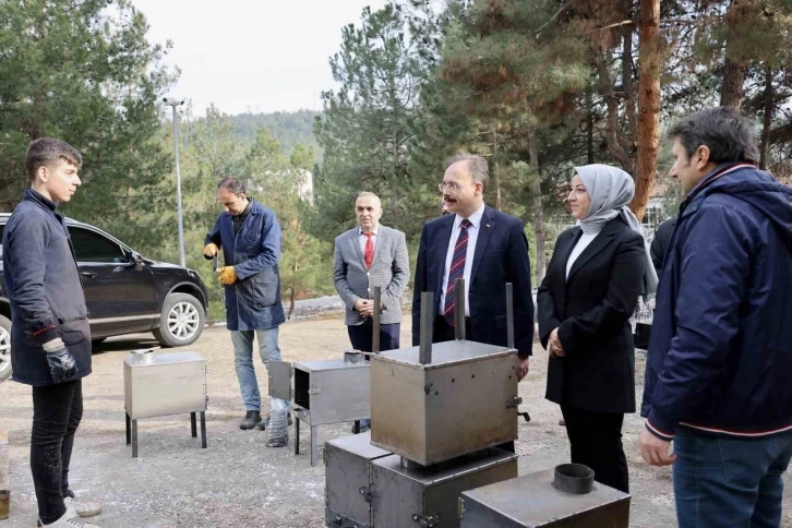 Depremzedeler için soba üretiyorlar
